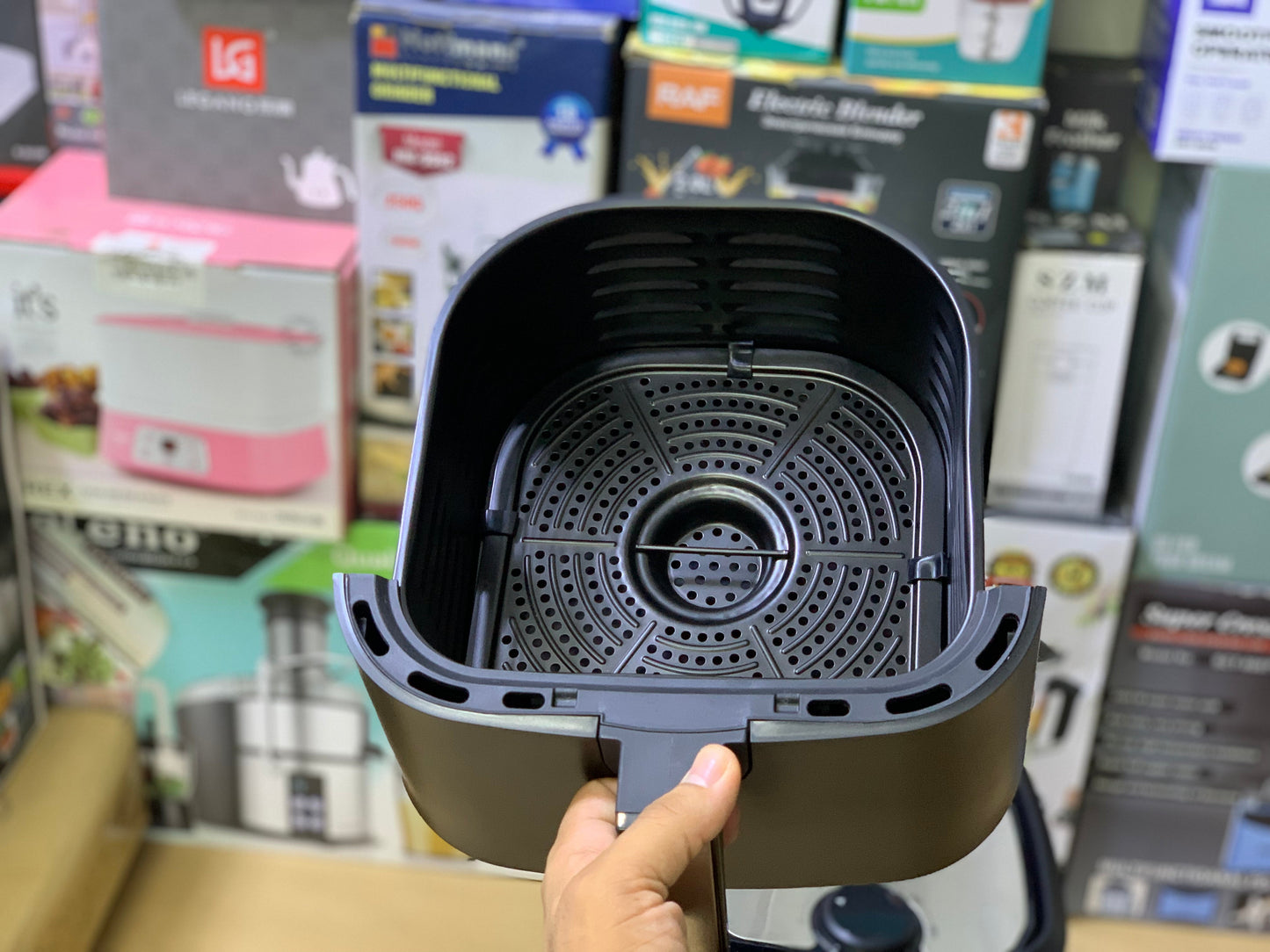 Povena Brand Air Fryer 5.5L Capacity and 1500 watt |