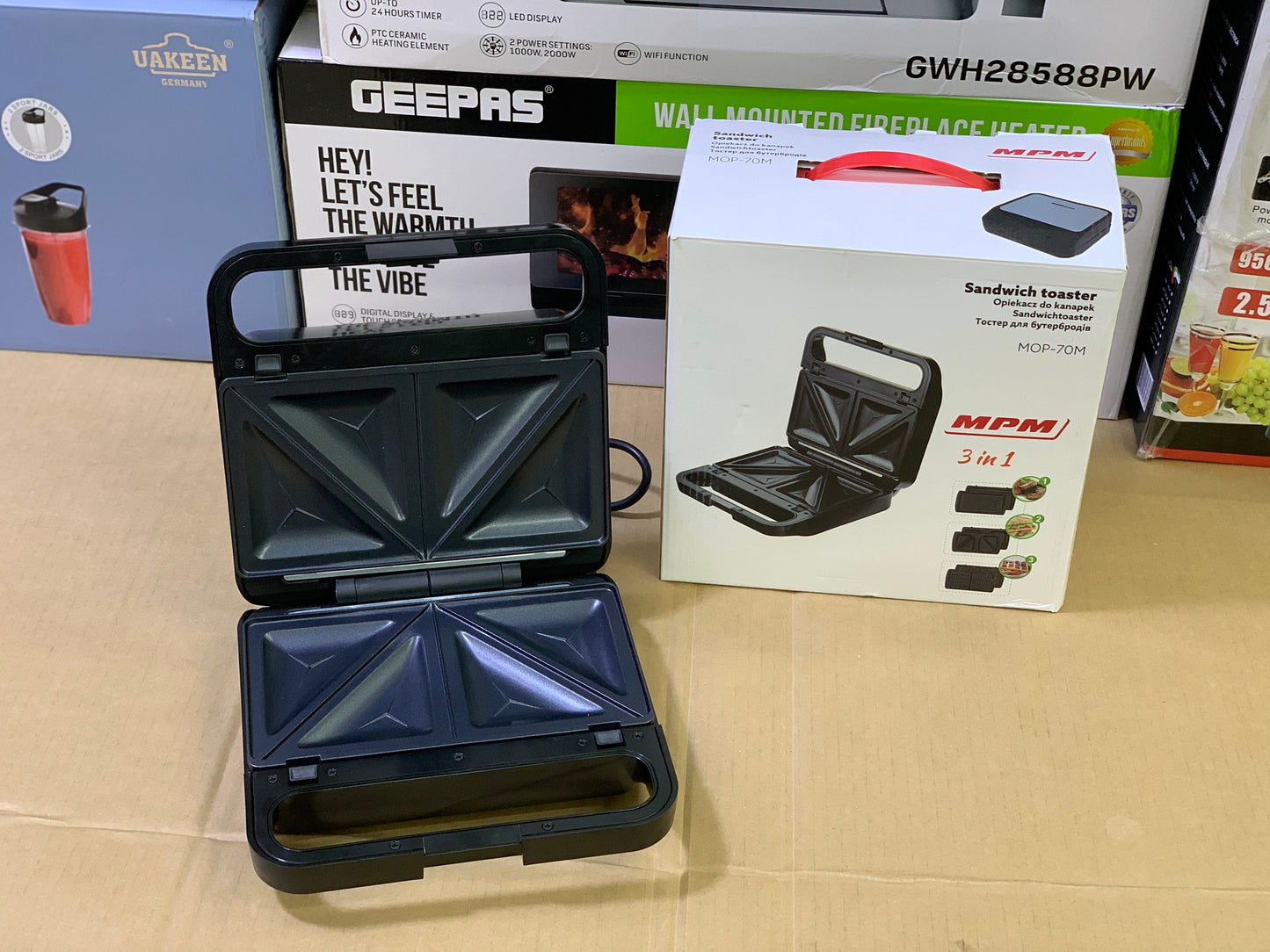 MPM Brand Sandwich Maker 1000 watt and pure nonstick easy to Clean plates