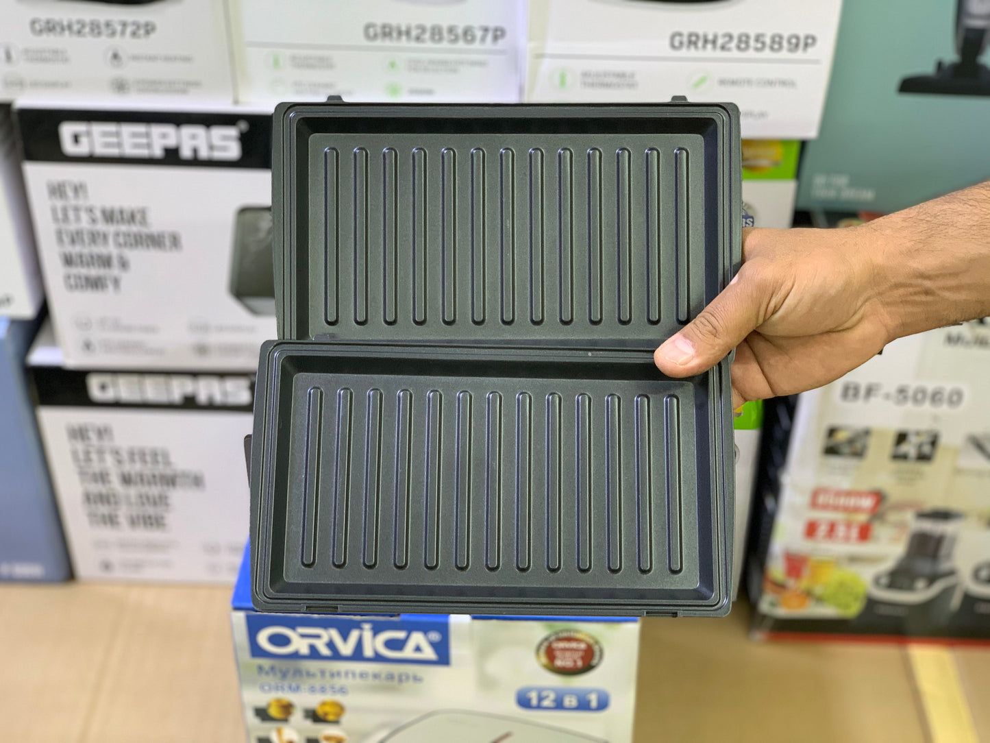 Orvica brand sandwich 2000 watt and Easy to Clean nonstick plates