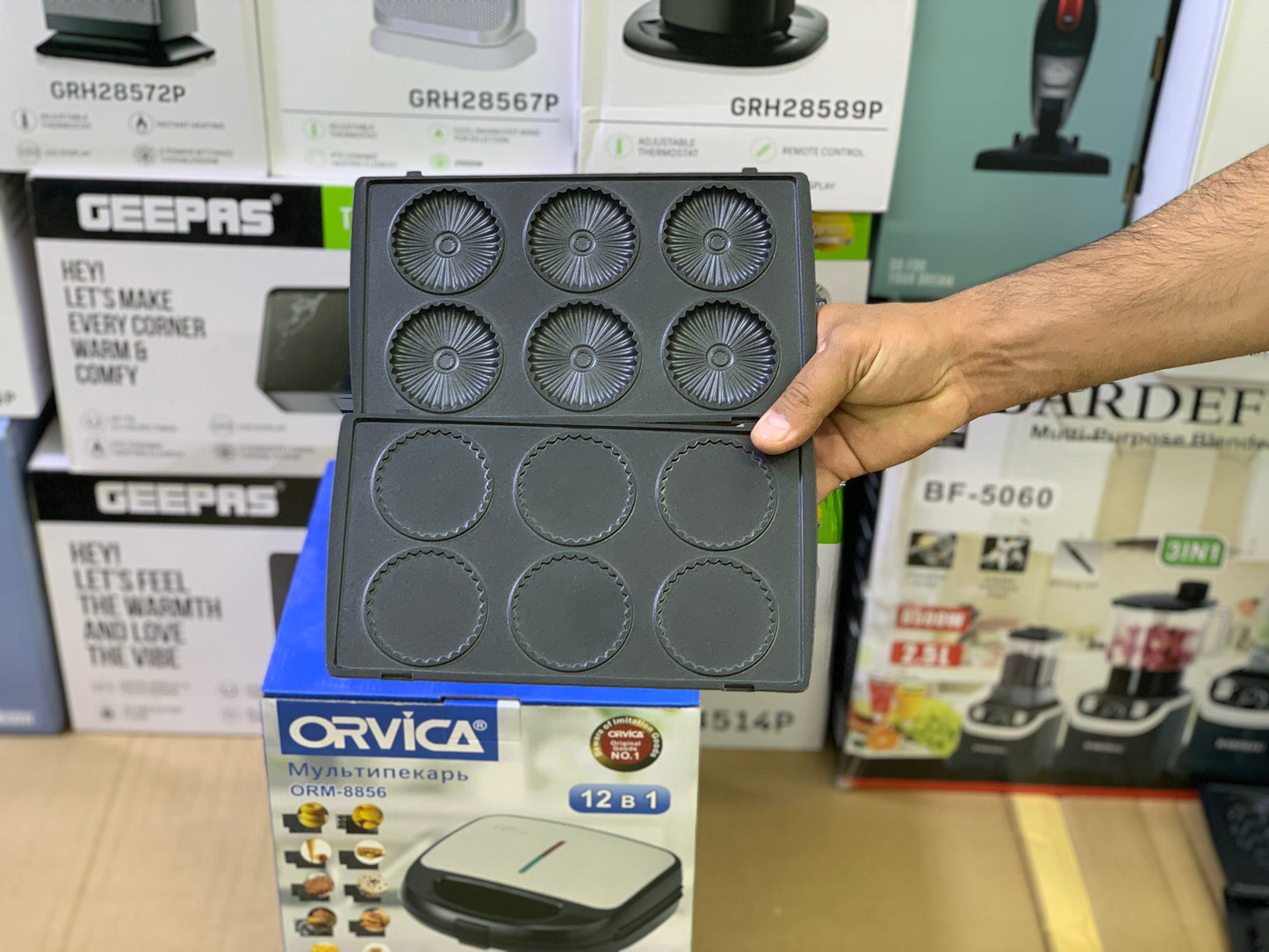 Orvica brand sandwich 2000 watt and Easy to Clean nonstick plates