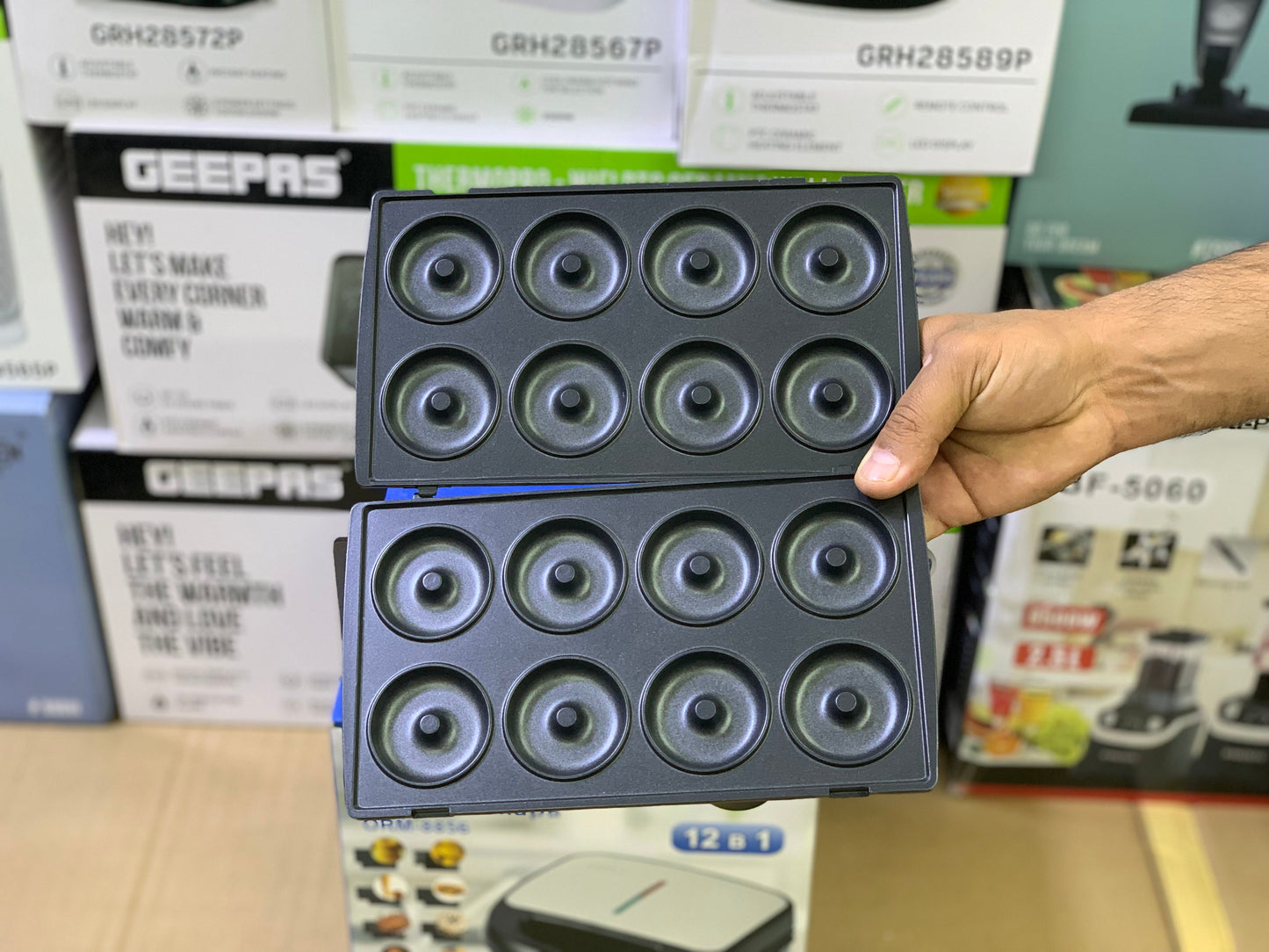 Orvica brand sandwich 2000 watt and Easy to Clean nonstick plates