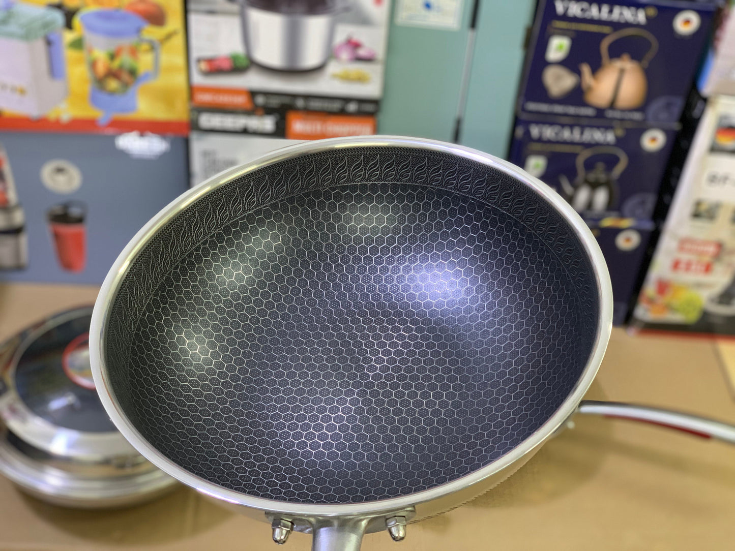 Laser coating honeycomb pattern Woks / deep frypan