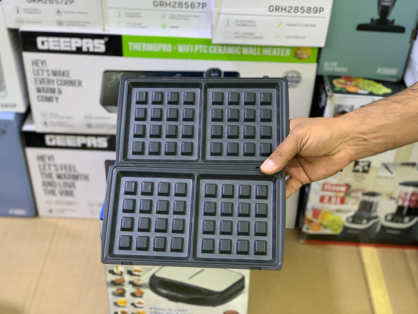 Orvica brand sandwich 2000 watt and Easy to Clean nonstick plates